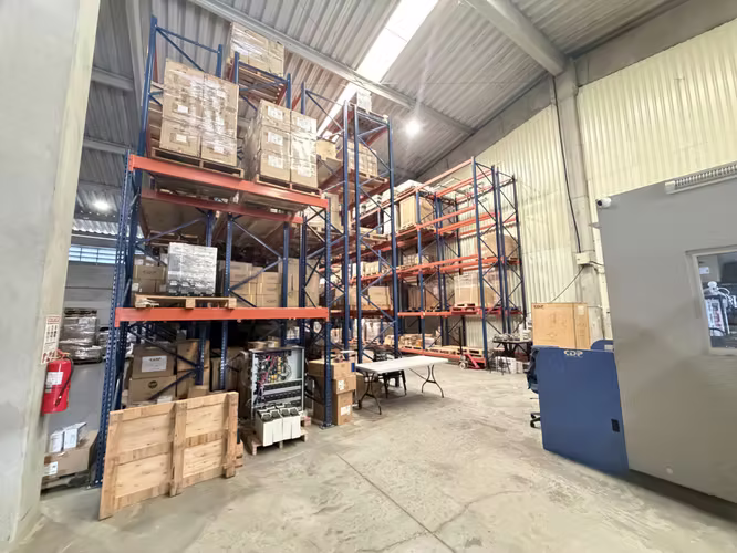 ALQUILER BODEGA INDUSTRIAL / COMERCIAL HEREDIA LAGUNILLA 630m2 - Imagen 9