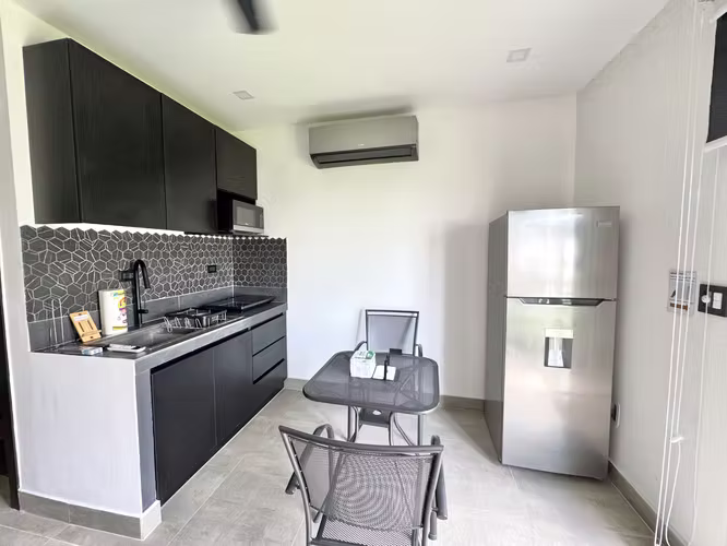 Moderna Casa con Piscina Privada en el Residencial Mediterráneo – Playas del Coco - Imagen 14