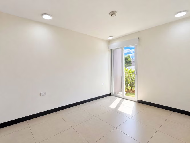 Venta de apartamento con Jardín Privado | Condominio Khaya, Curridabat