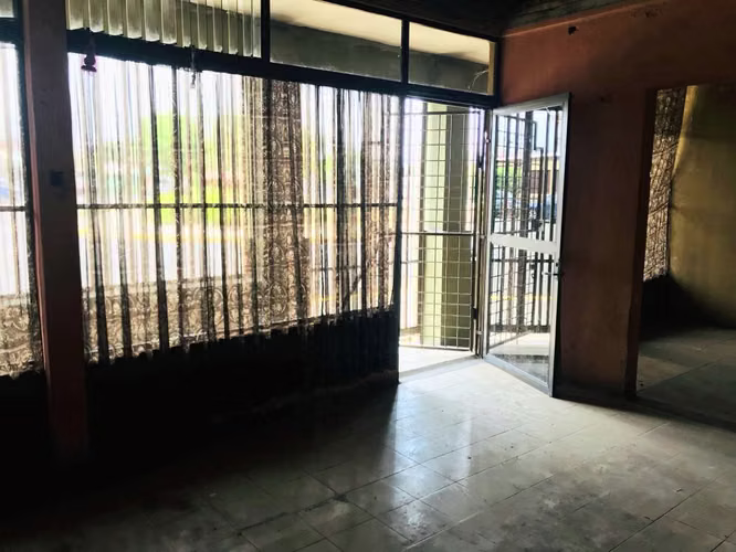 Venta de Propiedad Esquinera con 2 Apartamentos y Local Comercial – San Sebastián, cerca de Walmart - Imagen 9