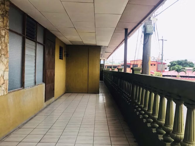 Venta de Propiedad Esquinera con 2 Apartamentos y Local Comercial – San Sebastián, cerca de Walmart - Imagen 11