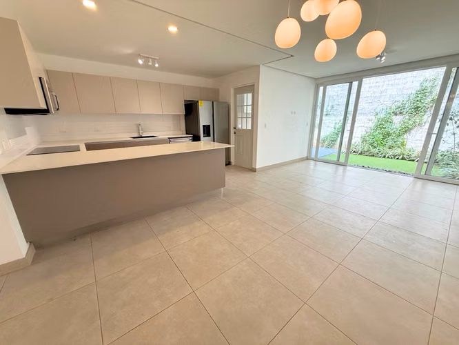 Casa con Oficina y Jardín en Guachipelín | 3 Habitaciones con A/C - Imagen 5