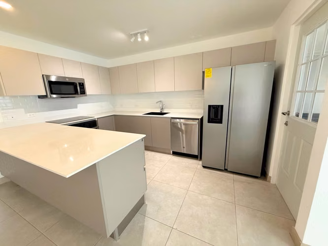 Casa con Oficina y Jardín en Guachipelín | 3 Habitaciones con A/C - Imagen 2