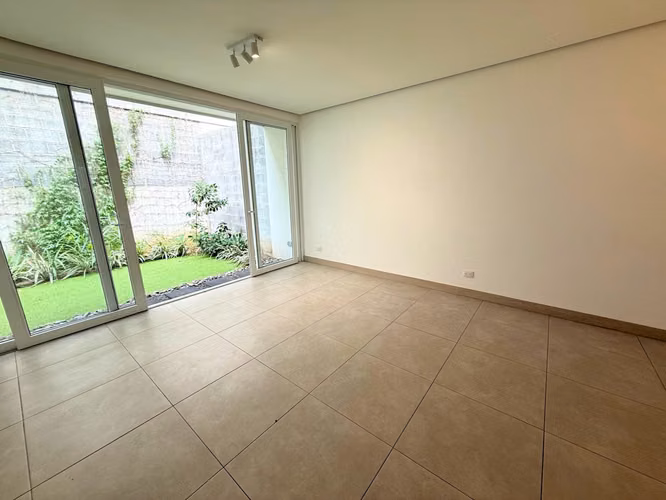 Casa con Oficina y Jardín en Guachipelín | 3 Habitaciones con A/C - Imagen 3