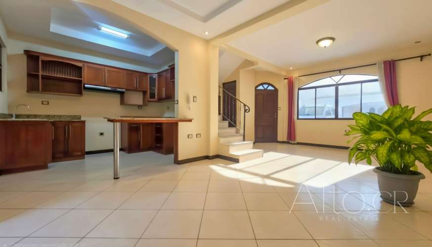 SAN RAFAEL DE ESCAZU  |  EXCELENTE UBICACION  |  3  HABITACIONES   - Imagen 3