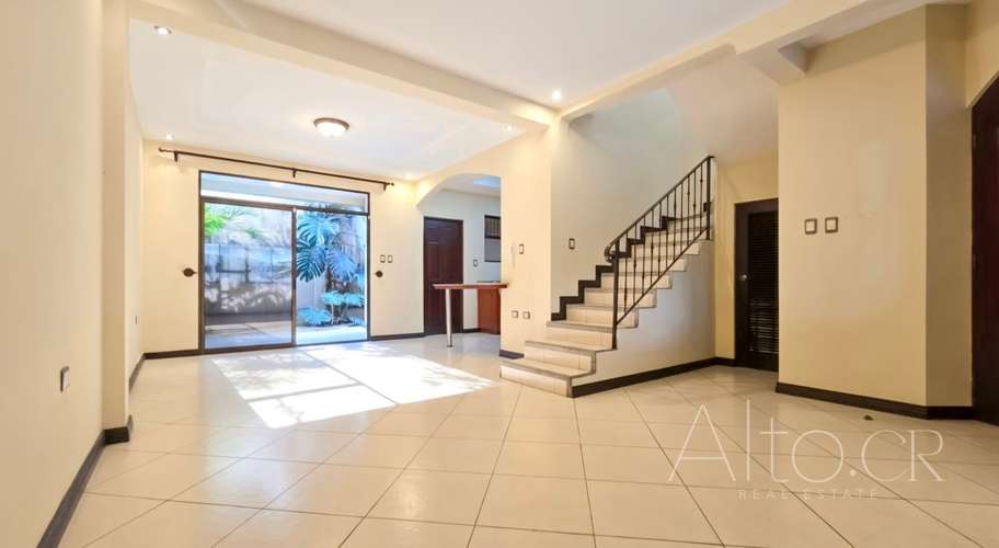 SAN RAFAEL DE ESCAZU  |  EXCELENTE UBICACION  |  3  HABITACIONES   - Imagen 2