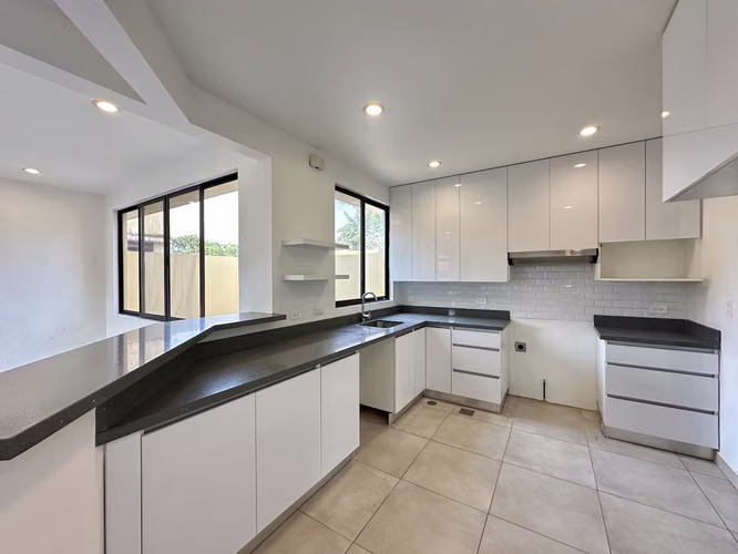 ALQUILER DE APARTAMENTO EN CONDOMINIO / BRASIL DE MORA