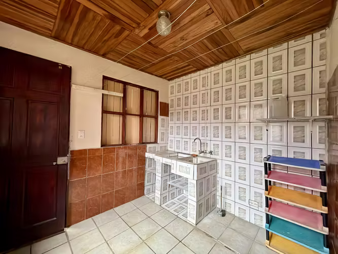 Alquiler de amplia casa en San Lorenzo de Flores. - Imagen 2