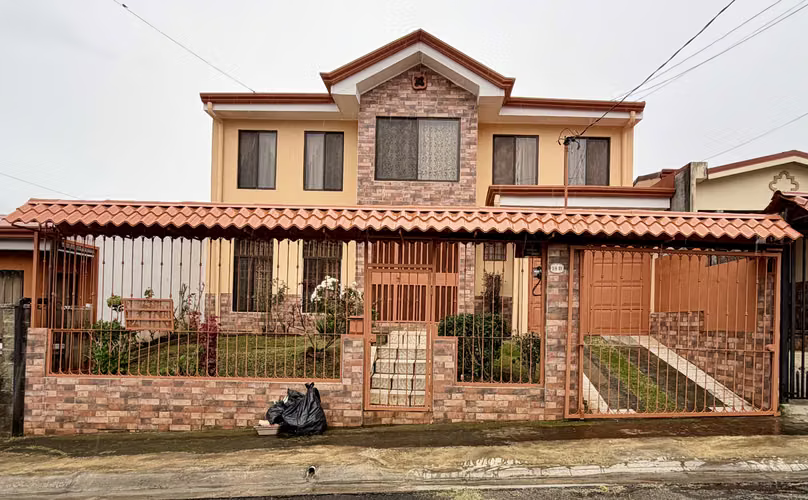 Alquiler de amplia casa en San Lorenzo de Flores.