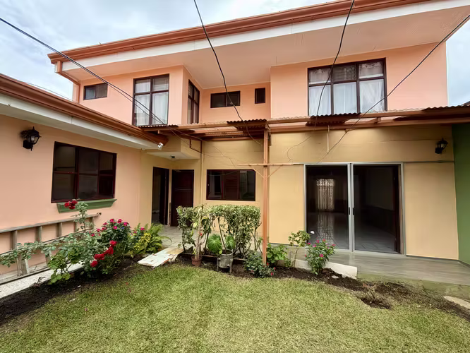 Alquiler de amplia casa en San Lorenzo de Flores. - Imagen 5