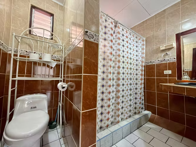 Alquiler de amplia casa en San Lorenzo de Flores. - Imagen 9