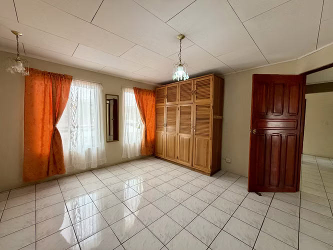 Alquiler de amplia casa en San Lorenzo de Flores. - Imagen 7