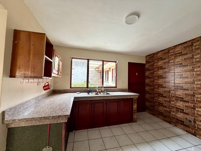 Alquiler de amplia casa en San Lorenzo de Flores. - Imagen 15