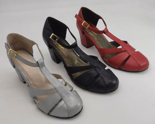 Calzado para mujer en cuero.