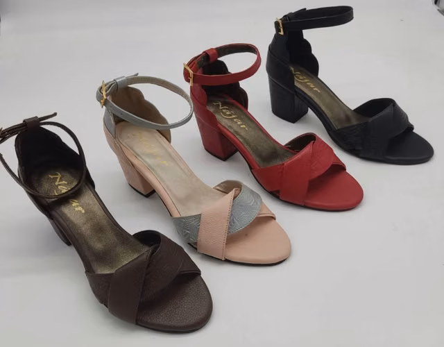 Calzado para mujer en cuero.