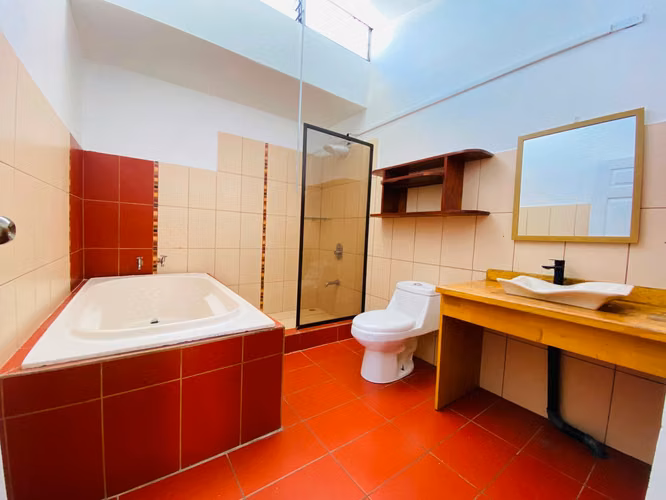 Venta de Casa en Moravia a 10 min del Centro MUY AMPLIA