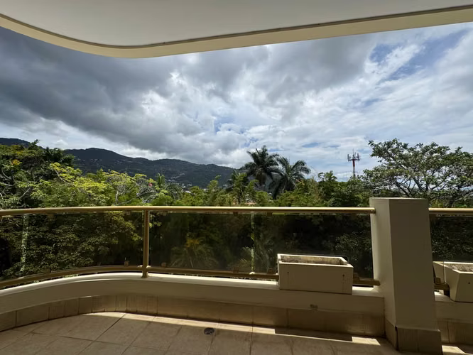 Venta Apartamento en Escazú | 3 Habitaciones | Vistas a las Montañas | 2 Parqueos