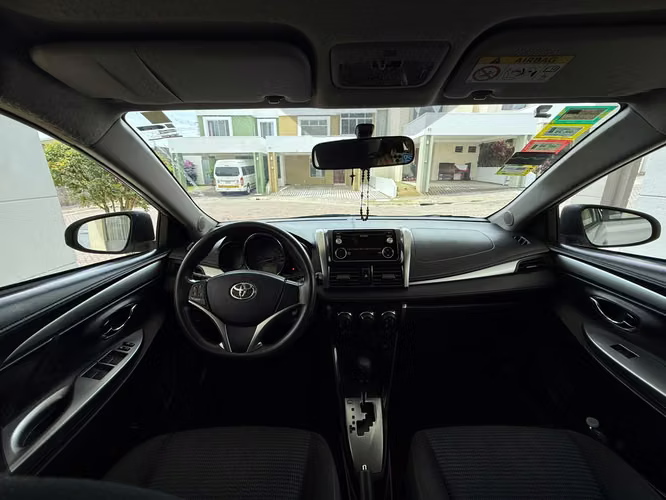 VEHICULO TOYOTA YARIS SEDAN 2017