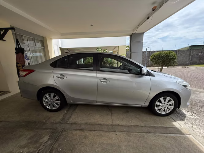 VEHICULO TOYOTA YARIS SEDAN 2017