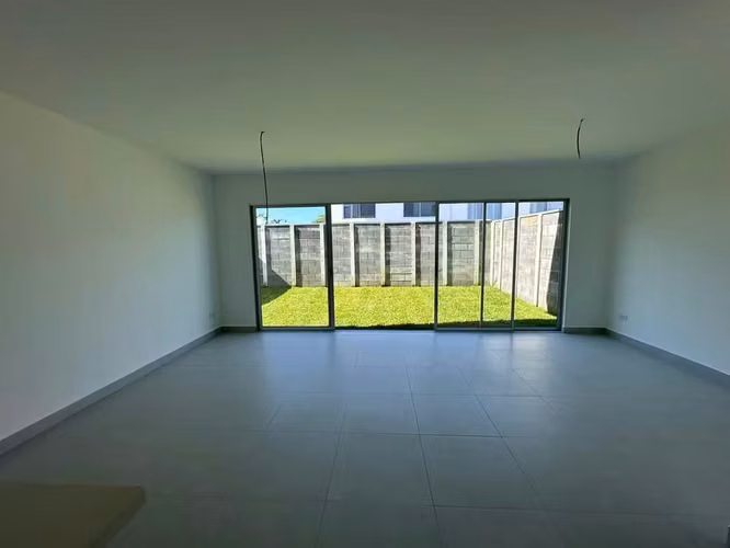 Hermosa casa con el modelo mas amplio en condominio Naos, San Joaquin de Flores Heredia - Imagen 2