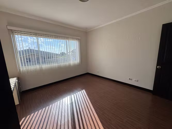 SE VENDE CASA CONDOMINIO LOMAS DE GRANADILLA REMODELADA - Imagen 11