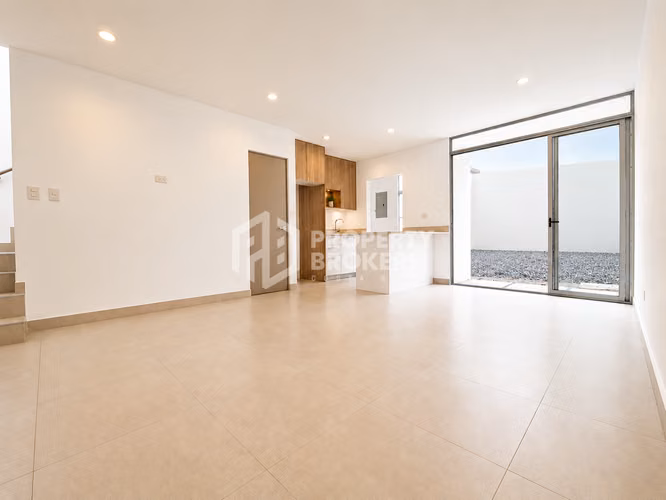 Alquiler de casa en Vistas de Santa Ana | 2 hab | Jardín