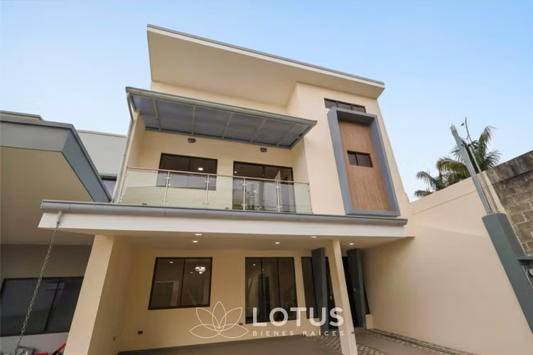 Casa para estrenar en Condominio Distrito San Juan, CÓDIGO AJ005