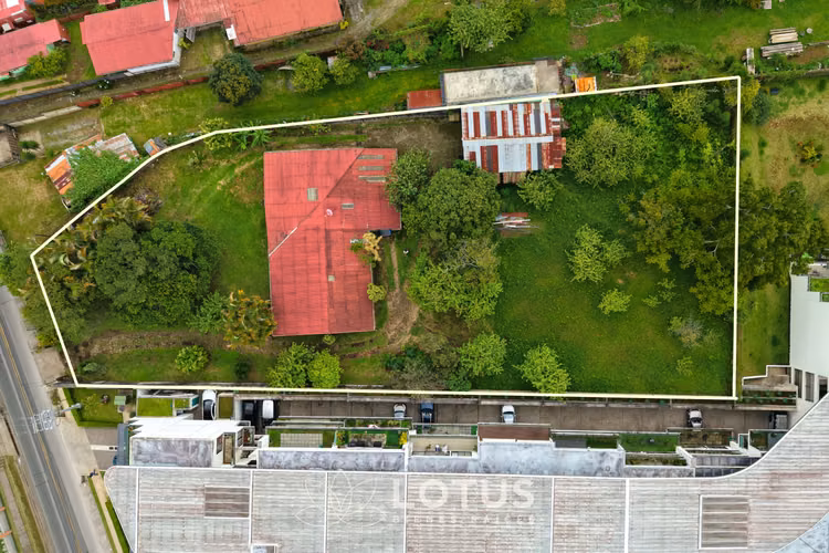Terreno con Casa para Remodelar, Uso de Suelo Mixto en San Rafael de Montes de Oca, Cód. AJ037 - Imagen 2