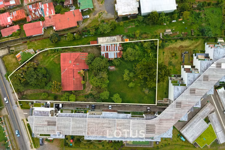Terreno con Casa para Remodelar, Uso de Suelo Mixto en San Rafael de Montes de Oca, Cód. AJ037 - Imagen 4
