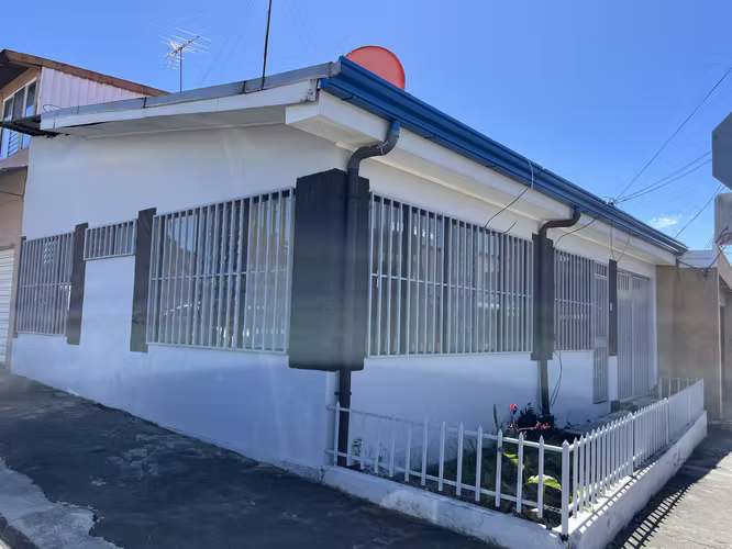 Alquilo casa en Fátima de Heredia, por la escuela. excelente ubicación