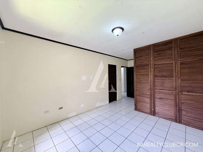 Casa Esquinera | Ubicación Privilegiada Gravilias | Excelente Conectividad
