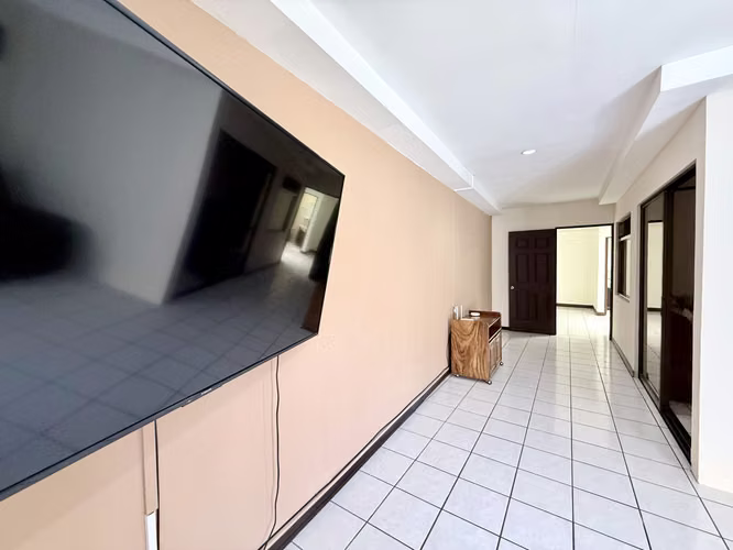 Casa Esquinera | Ubicación Privilegiada Gravilias | Excelente Conectividad