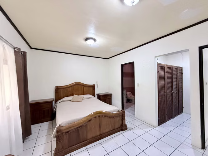 Casa Esquinera | Ubicación Privilegiada Gravilias | Excelente Conectividad