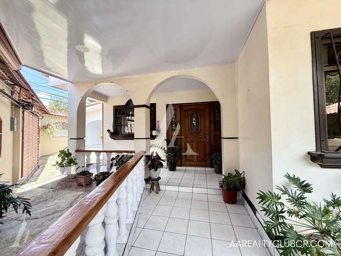 Casa Esquinera | Ubicación Privilegiada Gravilias | Excelente Conectividad