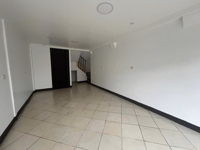 Alquiler de Local Comercial de 37m2 por El Higueron ID 6099