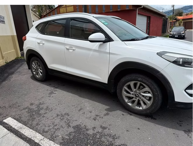 HYUNDAI TUCSON 2016 4WD EN BUEN ESTADO Y MANTENIMIENTO