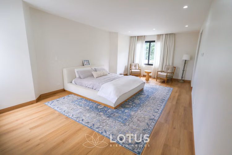 Casa de Lujo con Vista a la Reserva en Condominio El Herrán, Cód. AJ036 - Imagen 17