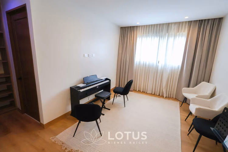 Casa de Lujo con Vista a la Reserva en Condominio El Herrán, Cód. AJ036 - Imagen 18