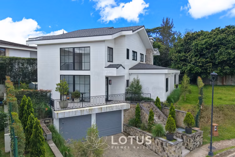 Casa de Lujo con Vista a la Reserva en Condominio El Herrán, Cód. AJ036 - Imagen 2