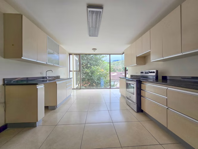APARTAMENTO DE 3 HABIT. DE 330 M2 Y VISTA EN BELLO HORIZONTE ESCAZU