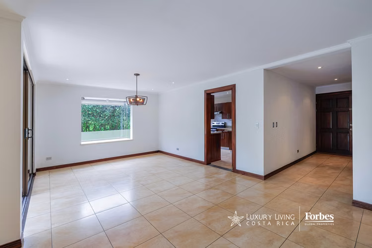 21506 - Casa esquinera 3 hab con terraza y jardín en Pozos, Santa Ana - Imagen 5