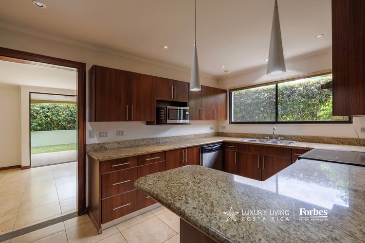 21506 - Casa esquinera 3 hab con terraza y jardín en Pozos, Santa Ana - Imagen 7