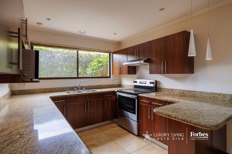 21506 - Casa esquinera 3 hab con terraza y jardín en Pozos, Santa Ana - Imagen 6