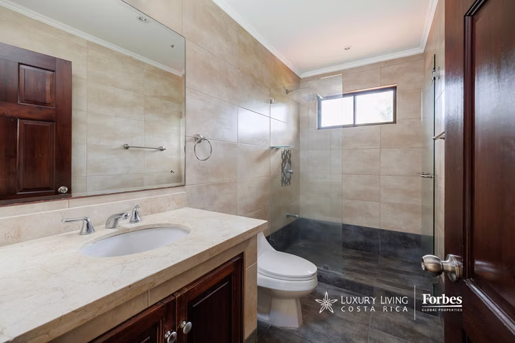21506 - Casa esquinera 3 hab con terraza y jardín en Pozos, Santa Ana - Imagen 12