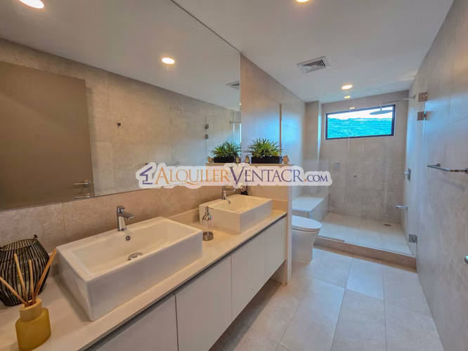LUJOSO APARTAMENTO PARA ESTRENAR CON VISTA EN ESCAZU CENTRO - Imagen 16