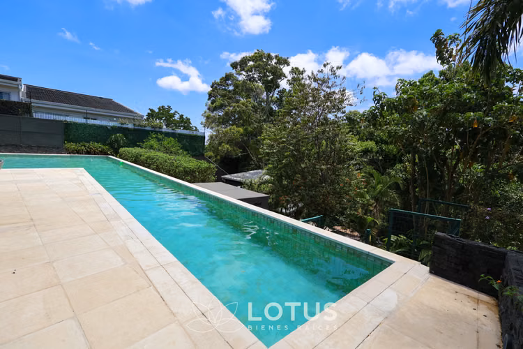 Apartamento Esquinero Moderno en Condominio Golfside, Guayabos, Cód. AJ061