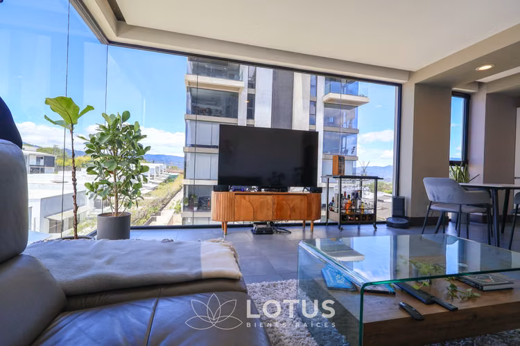 Apartamento Esquinero Moderno en Condominio Golfside, Guayabos, Cód. AJ061