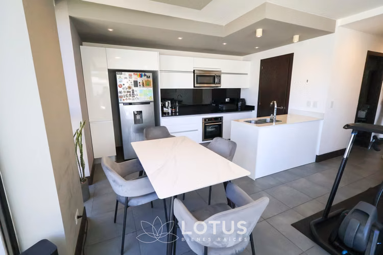 Apartamento Esquinero Moderno en Condominio Golfside, Guayabos, Cód. AJ061