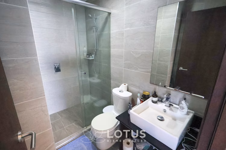 Apartamento Esquinero Moderno en Condominio Golfside, Guayabos, Cód. AJ061