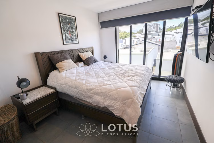 Apartamento Esquinero Moderno en Condominio Golfside, Guayabos, Cód. AJ061